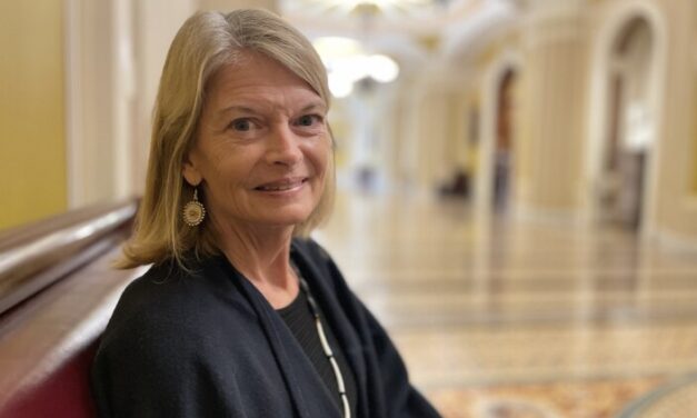 How Murkowski is setting herself apart from fellow Republicans now